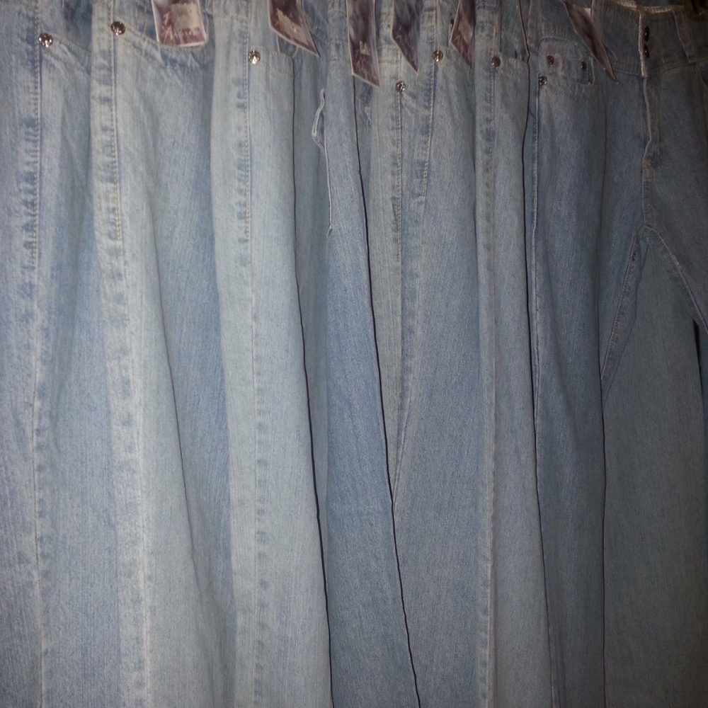 NWT Pamela Anderson original Trademark Denim Jean Authentic SEND YOUR BEST OFFER - Picture 7 of 7